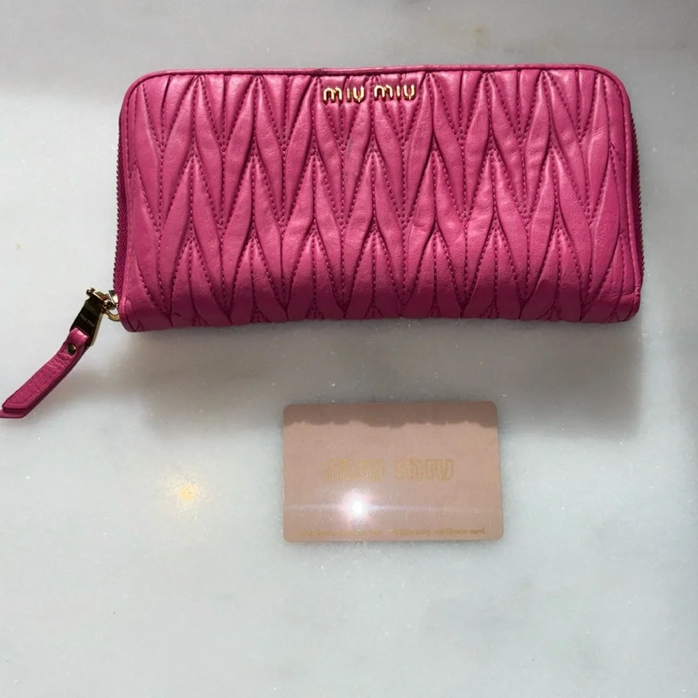 MIU MIU Zippy Wallet